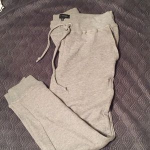 ♋️ Small joggers NWT never worn
